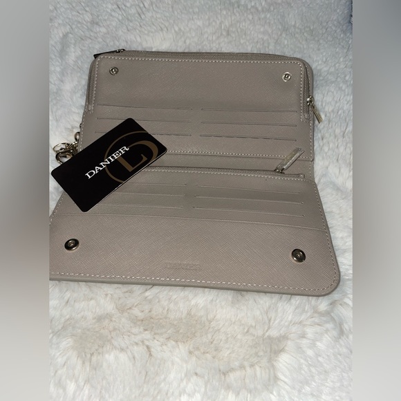 Danier wristlet wallet - Picture 2 of 2